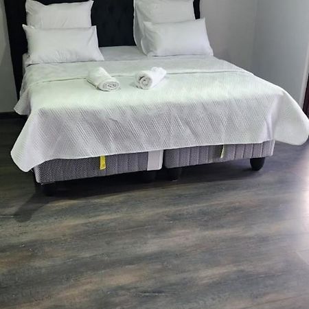 Silent Corner Guest House Roodepoort Ngoại thất bức ảnh